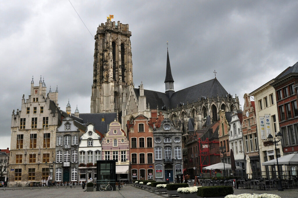 Exploring Belgium: Must-Visit Destinations for Minibus Tours